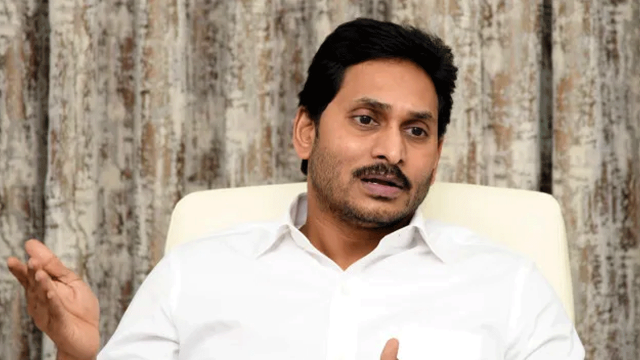 YS Jagan | ప‌నులు చేసింది మేము.. ప్ర‌చారం చేసుకుంటున్న‌ది చంద్ర‌బాబు : వైఎస్ జ‌గ‌న్‌