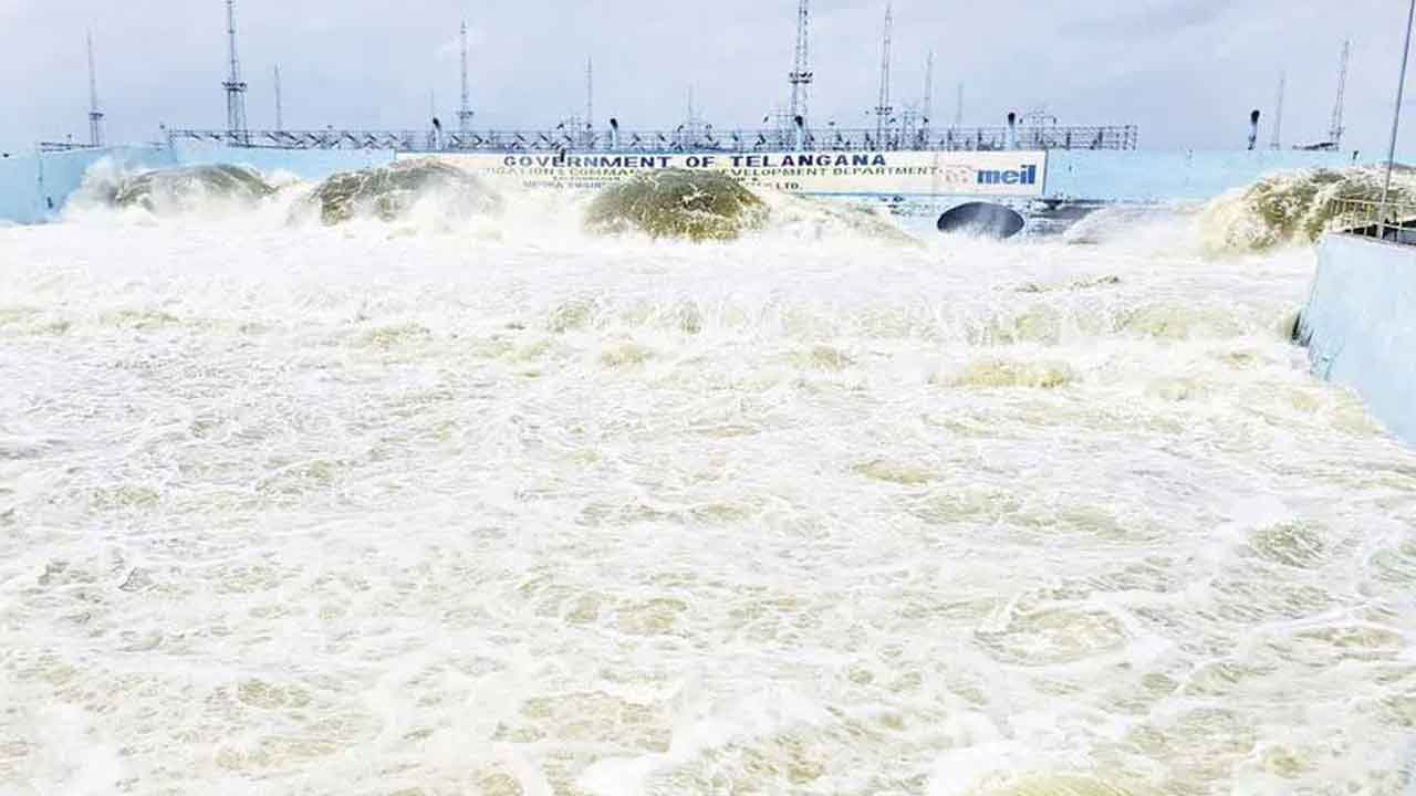 బీఆర్‌ఎస్‌ దెబ్బకు దిగొచ్చిన సర్కార్‌.. ఎత్తిపోతలను పారంభించిన ప్రభుత్వం