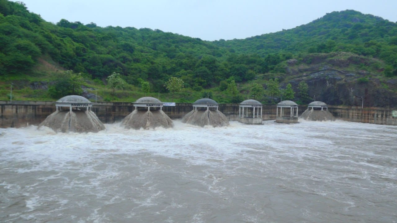 Yellampalli Project | ఎల్లంపల్లి ప్రాజెక్టు నుంచి కొనసాగుతున్న గోదావరి జలాల ఎత్తిపోతలు