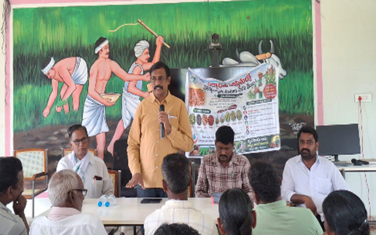 ప్రత్యామ్నాయ పంటలతోనే ప్రయోజనం : కూసుమంచి డివిజన్ ఏడీఏ ఎం.సతీష్