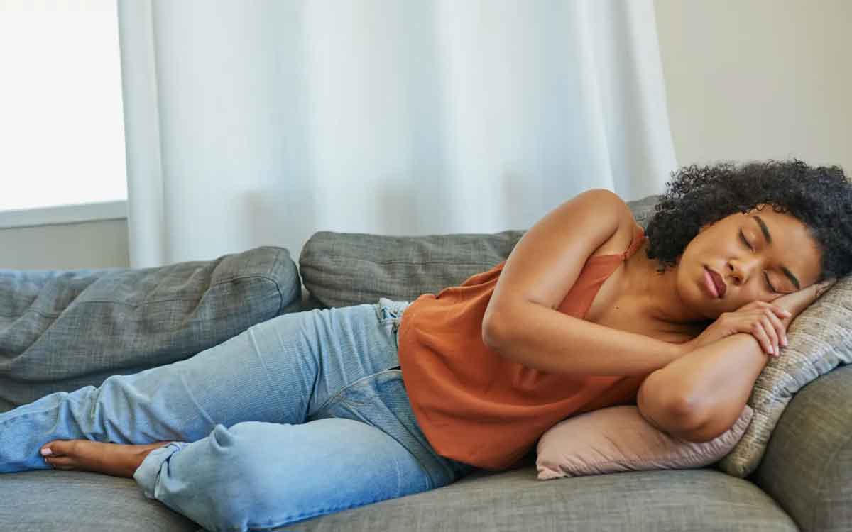 Afternoon Sleep | మ‌ధ్యాహ్నం స‌మ‌యంలో చిన్న కునుకు తీస్తే మంచిదేనా.. వైద్యులు ఏం చెబుతున్నారు..