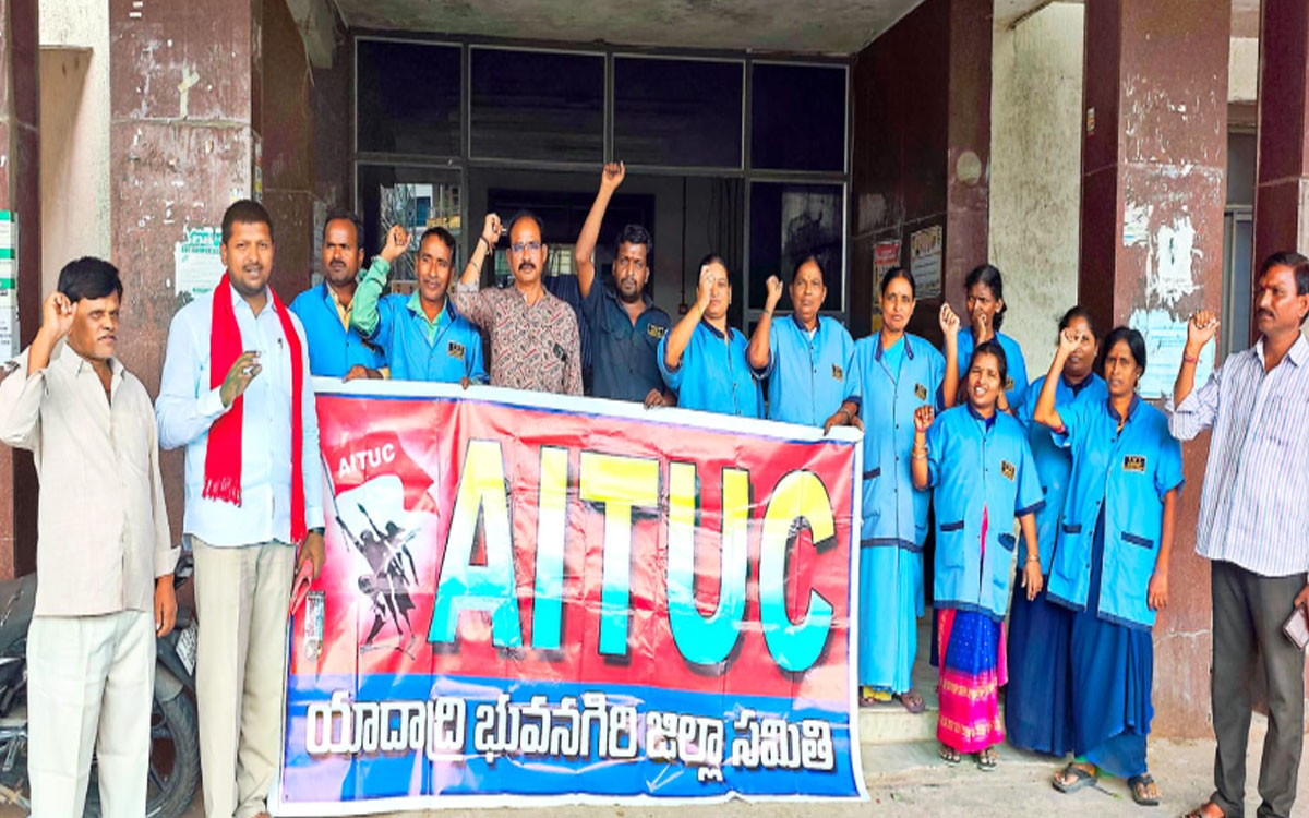 ‘మెడికల్ కాంట్రాక్టు కార్మికుల జీతాలు పెంచాలి’