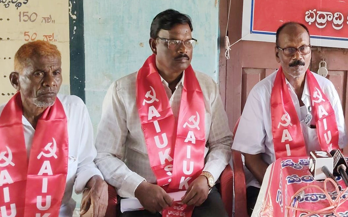 ‘వర్షాభావంతో పంటలు నష్టపోయిన రైతాంగాన్ని ఆదుకోవాలి’