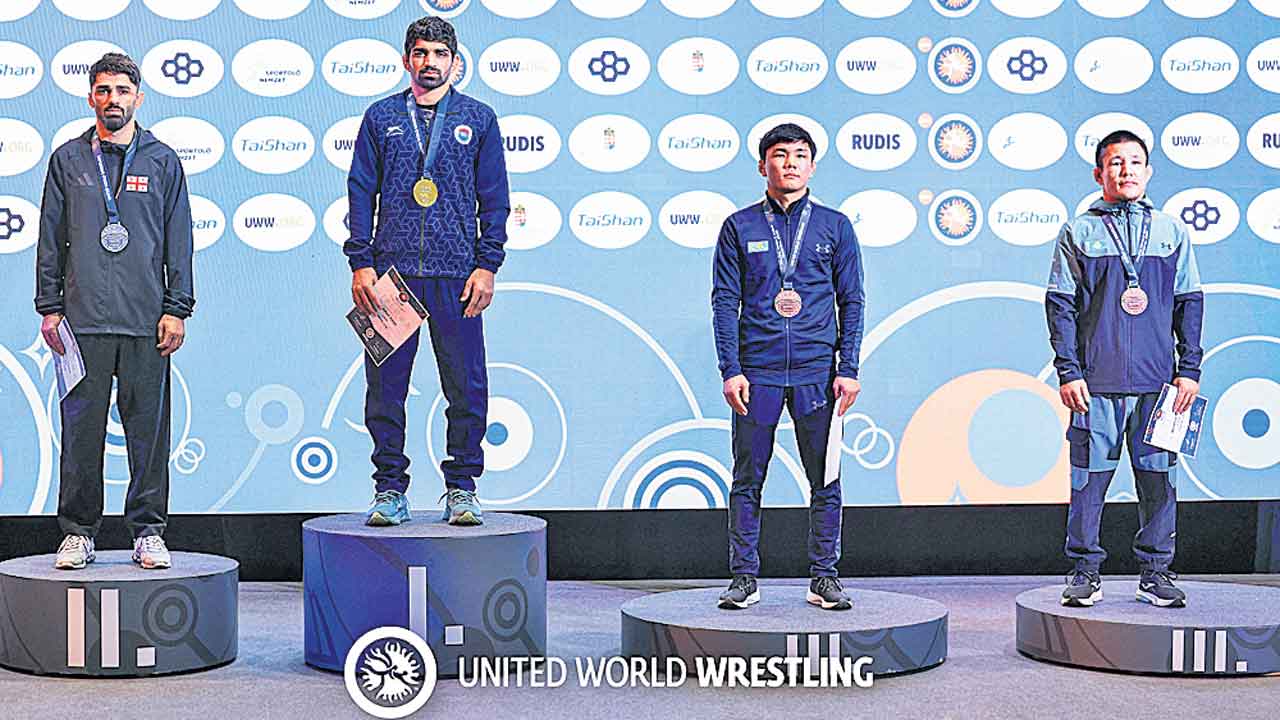 అమన్‌కు స్వర్ణం