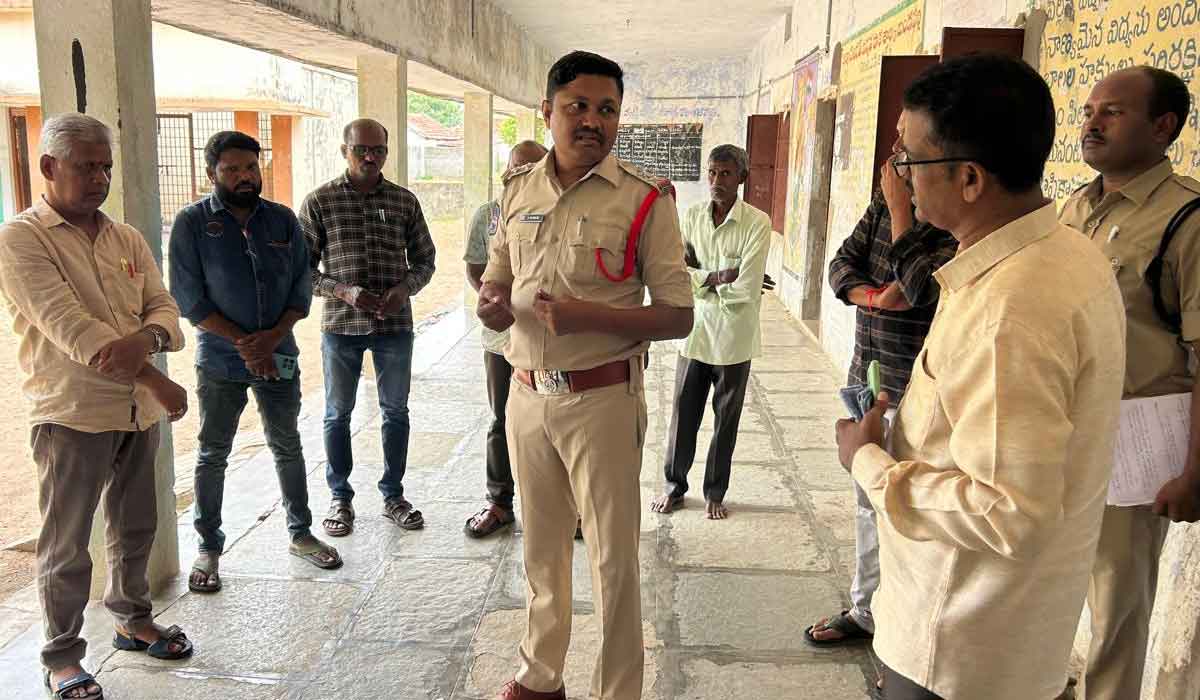 Chendurti | బండపల్లి బడిలో పంతుల గలాటా.. పోలీసులు పరస్పర ఫిర్యాదు