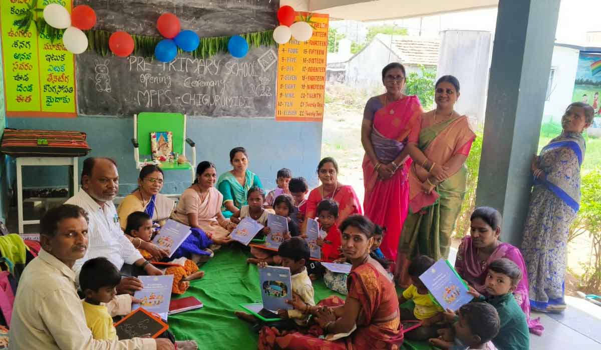 Chigurumamidi | చిగురుమామిడి ప్రభుత్వ పాఠశాలలో చిన్నారులకు అక్షరాభ్యాసం