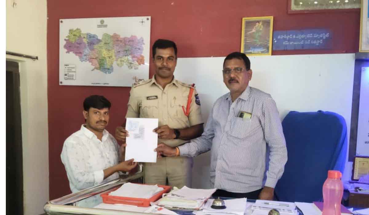 Kamareddy | దాబాల్లో అక్రమాలకు పాల్పడితే కఠిన చర్యలు.. పిట్లం ఎస్సై ఆంజనేయులు