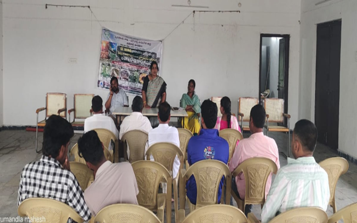‘ప్రత్యామ్నాయ పంటల సాగుతో నష్టాలు తగ్గించుకోవాలి’