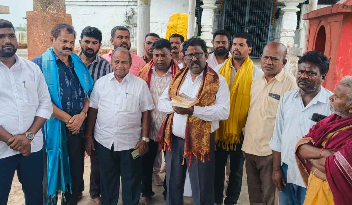 Valgonda Trikutalayam | వాల్గొండ త్రికుటాలయం అభివృద్ధికి ప్రత్యేక ప్రణాళికలు.. రాష్ట్ర పురవాస్తు శాఖ డైరెక్టర్ అర్జున్ రావు