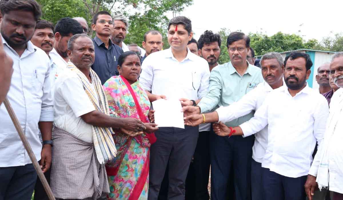 Collector Ashish Sangwan | బూరుగుపల్లిని సందర్శించిన కామారెడ్డి కలెక్టర్ ఆశిష్‌ సంగ్వాన్‌
