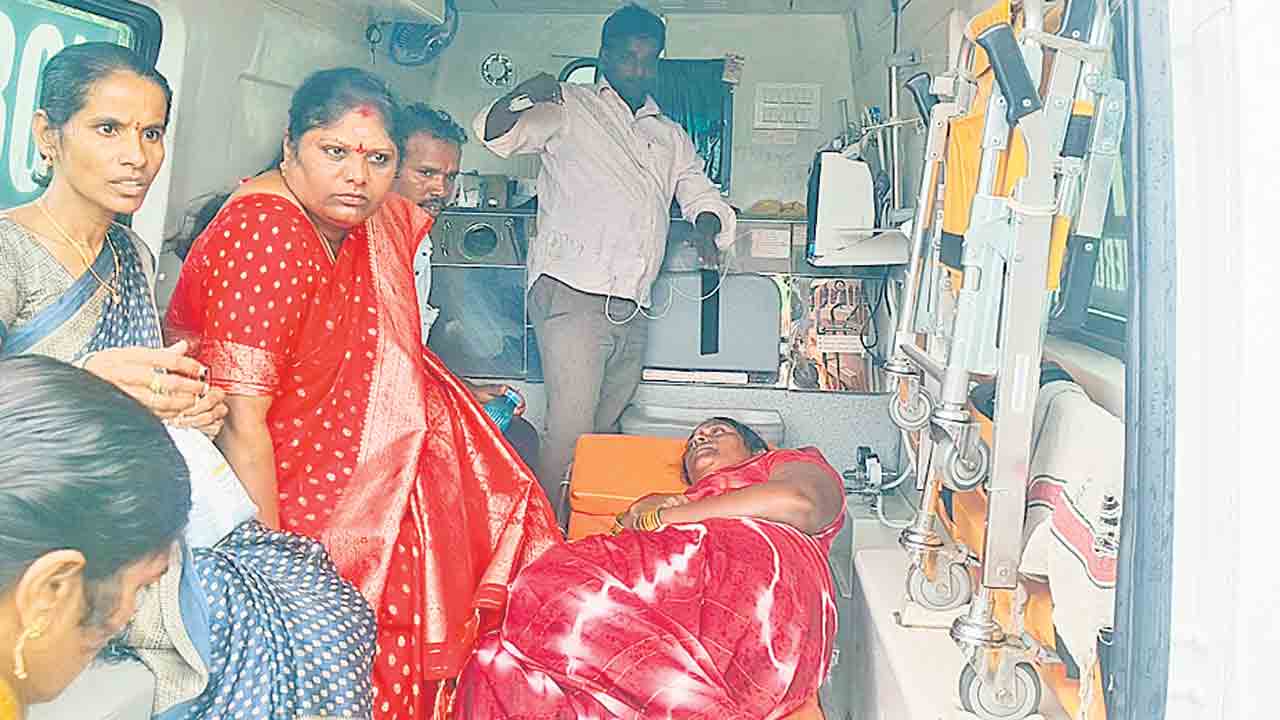 గురుకుల అటెండర్‌ ఆత్మహత్యాయత్నం.. ప్రిన్సిపాల్‌ వేధింపులే కారణం!