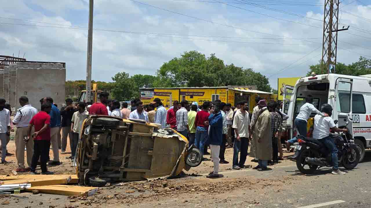 Moinabad | ఆటోను ఢీకొట్టిన టిప్పర్ ఆటో డ్రైవర్ మృతి