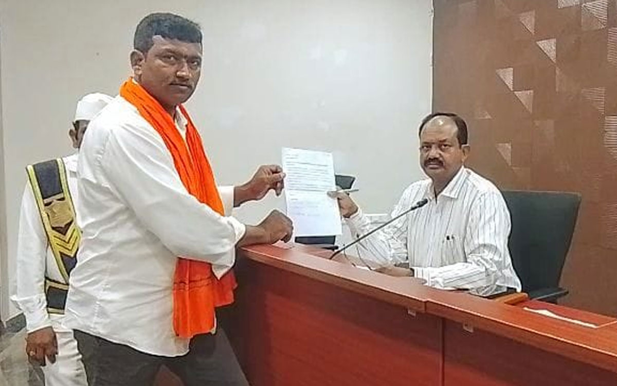 రహదారి నిర్మాణం చేప‌ట్టాల‌ని వినతి