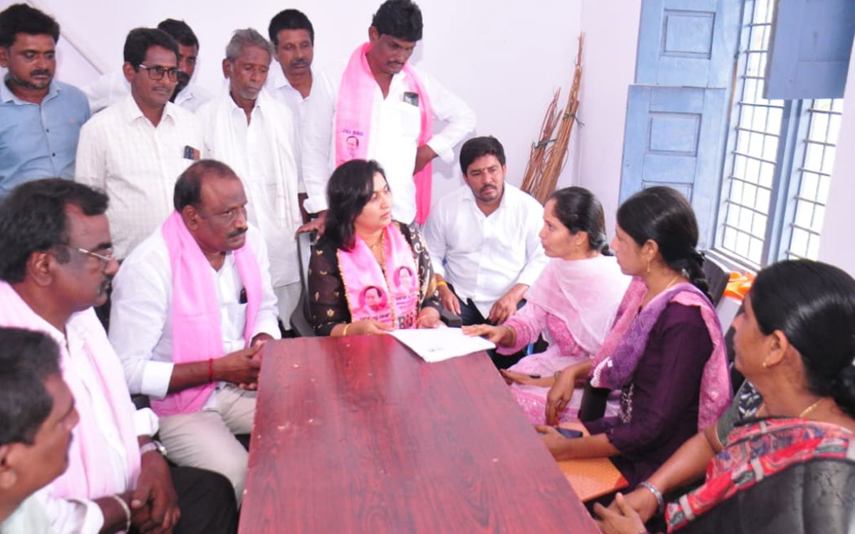 స‌ర్ కార్య‌క్ర‌మాన్ని పార‌ద‌ర్శ‌కంగా నిర్వ‌హించాలి : మాజీ ఎమ్మెల్యే బానోతు చంద్రావతి
