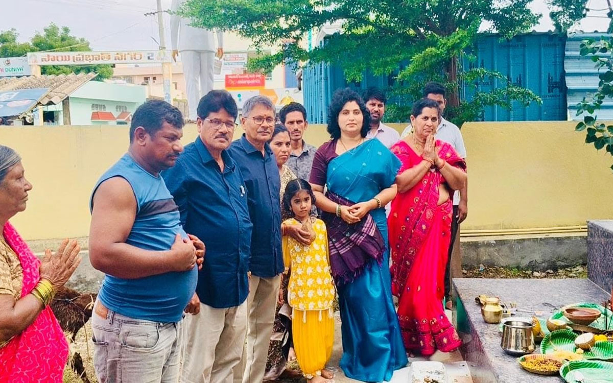 పాడి పంటలు, పశు సంపద వెల్లివిరియాలి : వైరా మాజీ ఎమ్మెల్యే బానోత్ చంద్రావతి