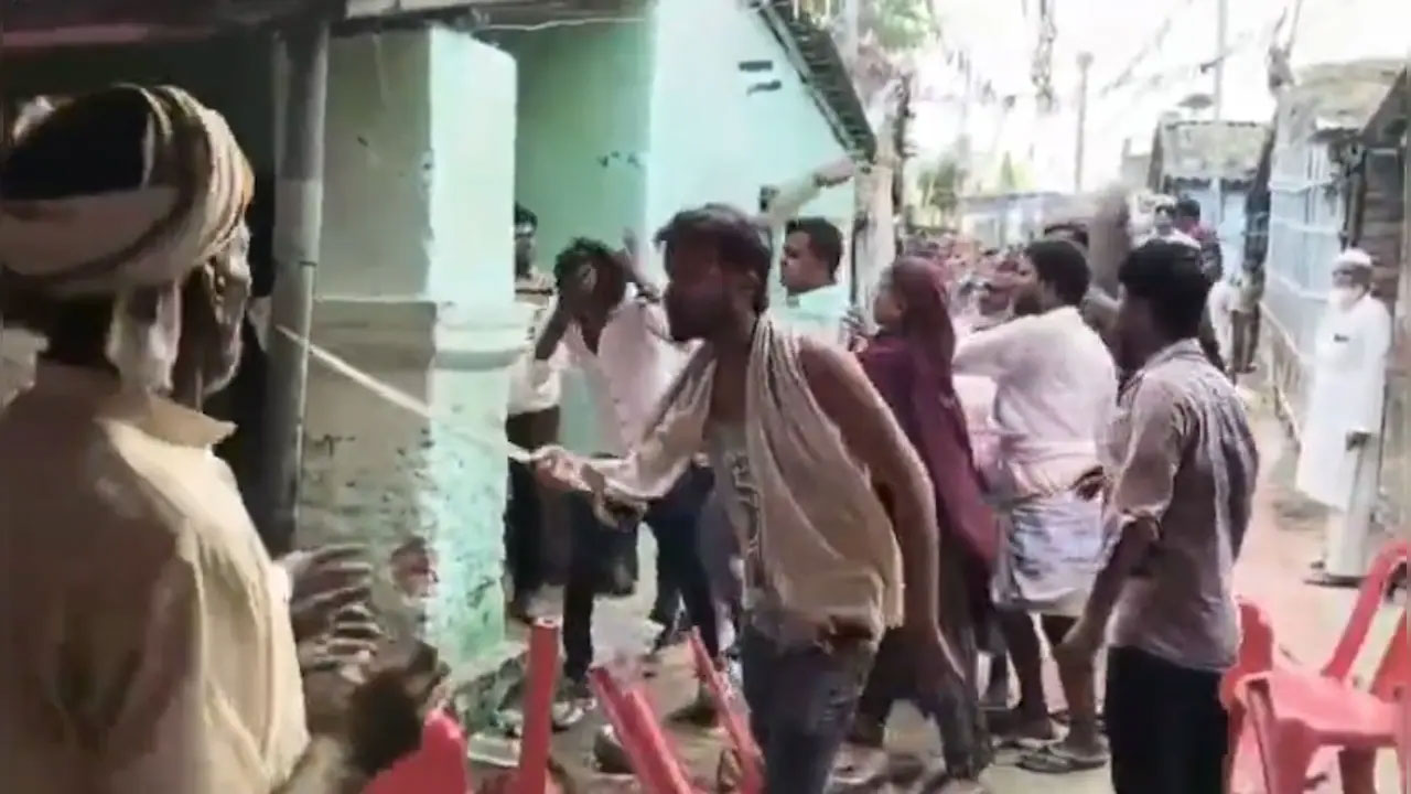 Bihar Wedding: నిఖా విందులో మ‌ట‌న్ పెట్ట‌లేద‌ని.. కొట్టుకున్న రెండు వ‌ర్గాలు.. 12 మందికి తీవ్ర‌ గాయాలు.. వీడియో