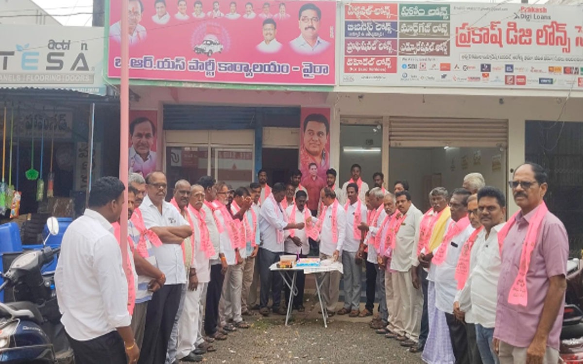 వైరాలో బీఆర్ఎస్ శ్రేణుల శ్రమదానం