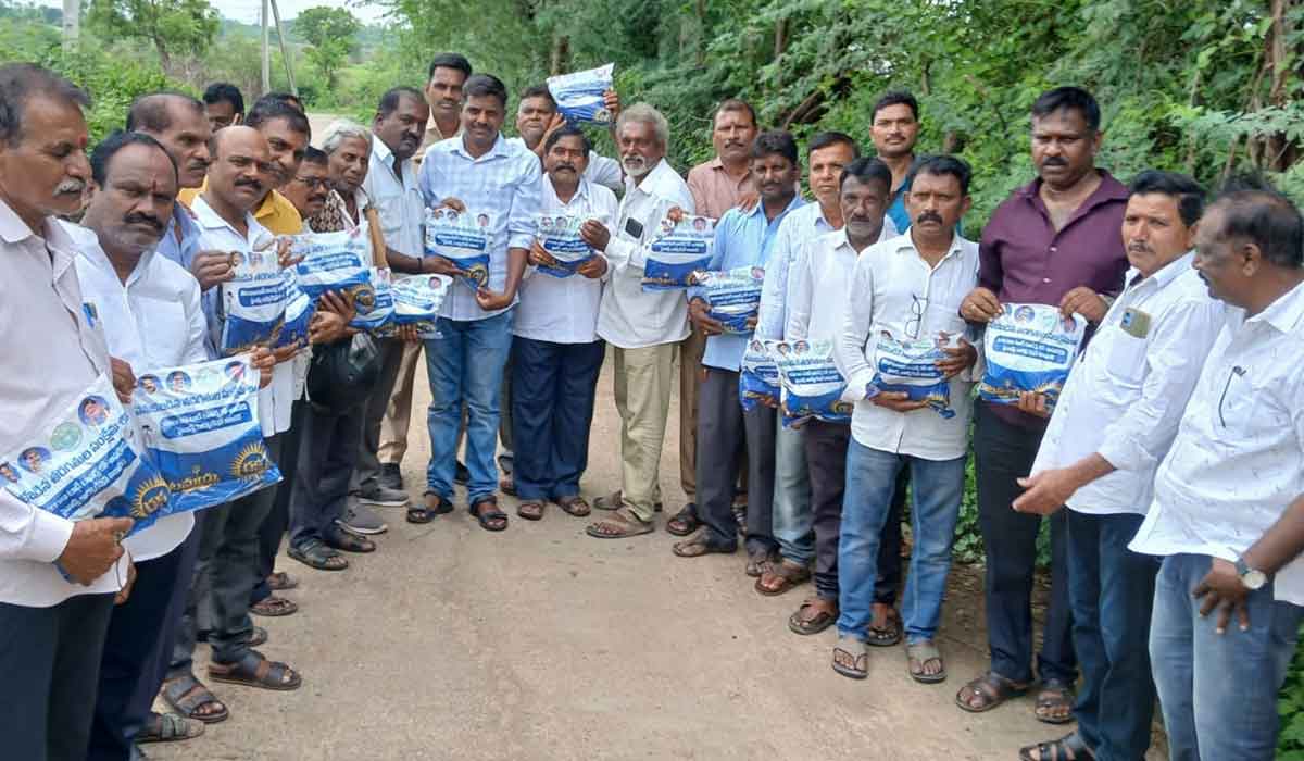 Godavarikhani | గీత కార్మికులకు కాటమయ్య రక్షణ పరికరాల పంపిణీ