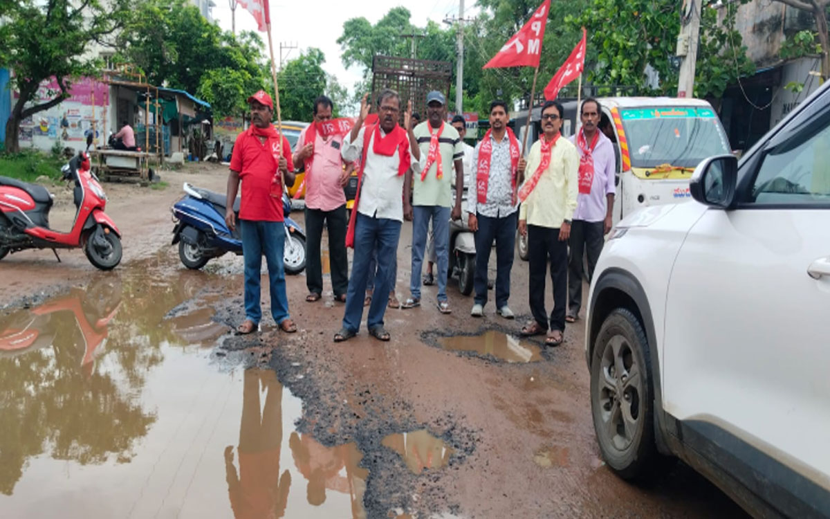 ‘సారపాక-ఇరవెండి రహదారి నూతన నిర్మాణం చేపట్టాలి’