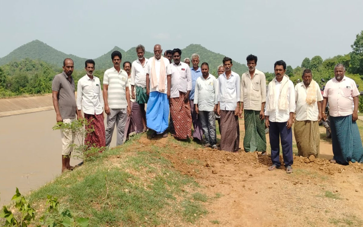 సీతారామ ప్రాజెక్టు కాల్వ ద్వారా నీళ్లివ్వాల‌ని రైతుల నిరసన