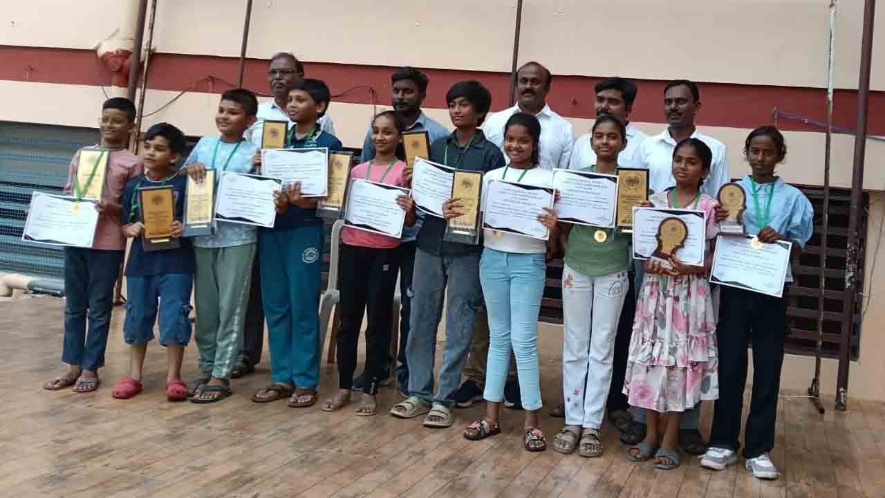 Chess | రాష్ట్రస్థాయి చెస్ పోటీలకు ఎంపికైన 8మంది విద్యార్థులు..!