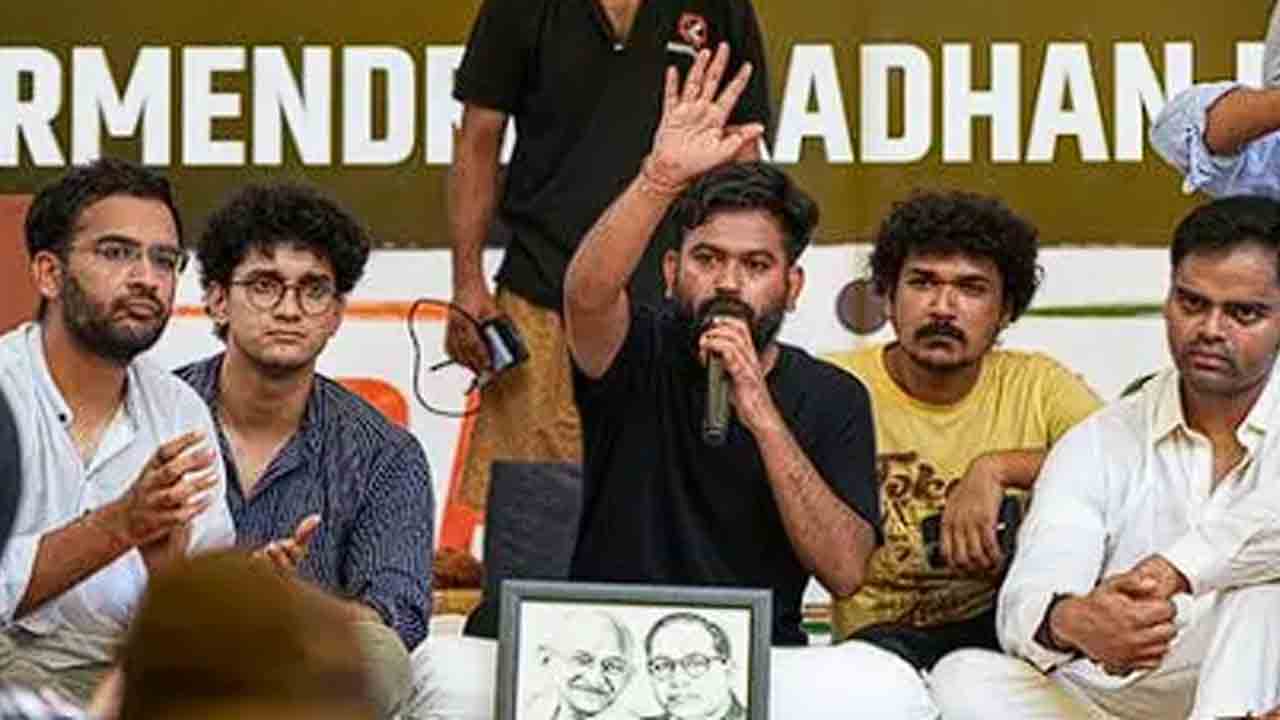 Delhi Police | ‘ఛలో పార్లమెంట్‌’కు అనుమతి లేదు.. జంతర్ మంతర్ దాటితే కఠిన చర్యలు..!