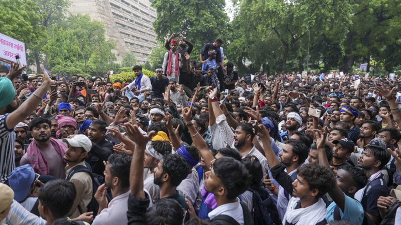 CJP Protest: కేంద్ర మంత్రితో చ‌ర్చించ‌నున్న కాక్రోచ్ పార్టీ ప్ర‌తినిధులు