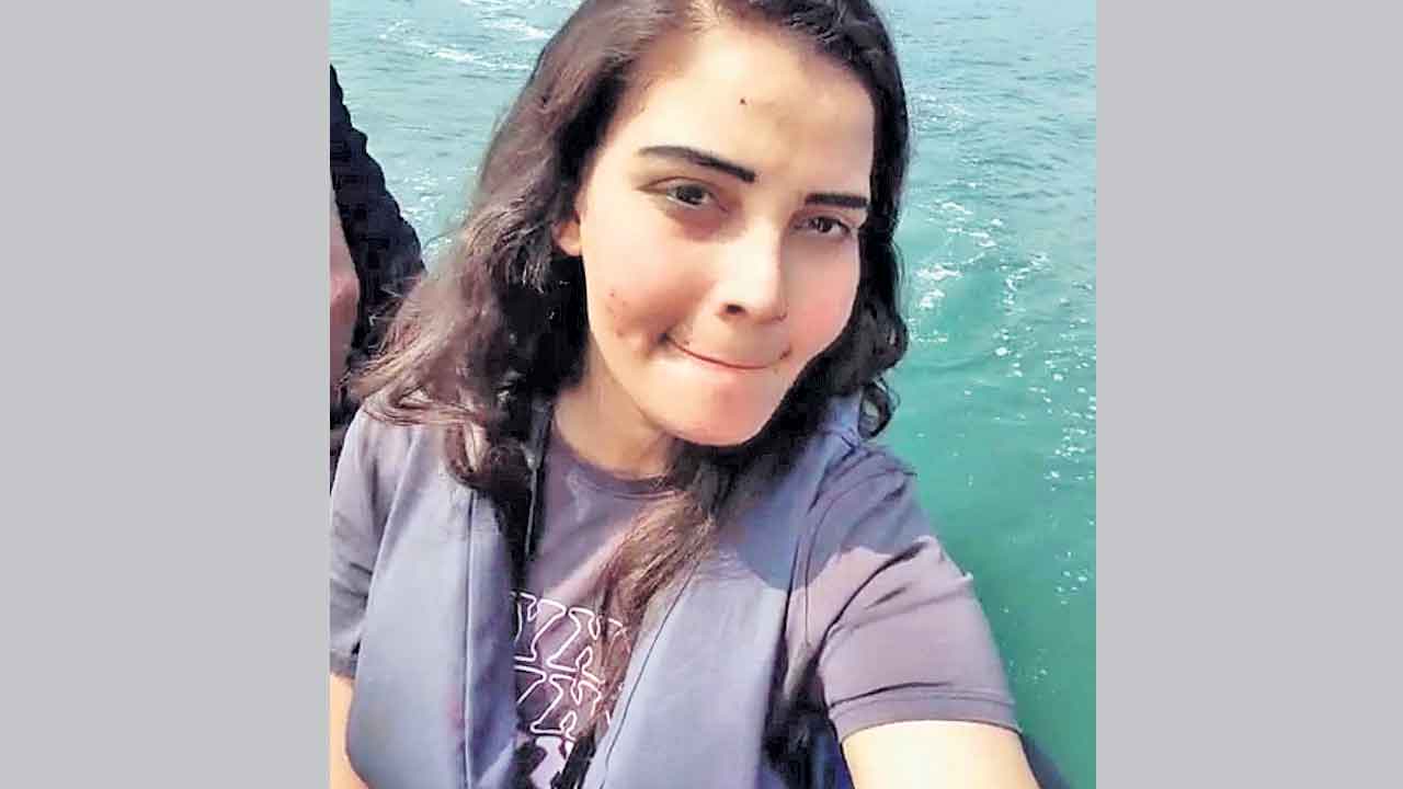 క్లబ్‌ డ్యాన్సర్‌ అనుమానాస్పద మృతి