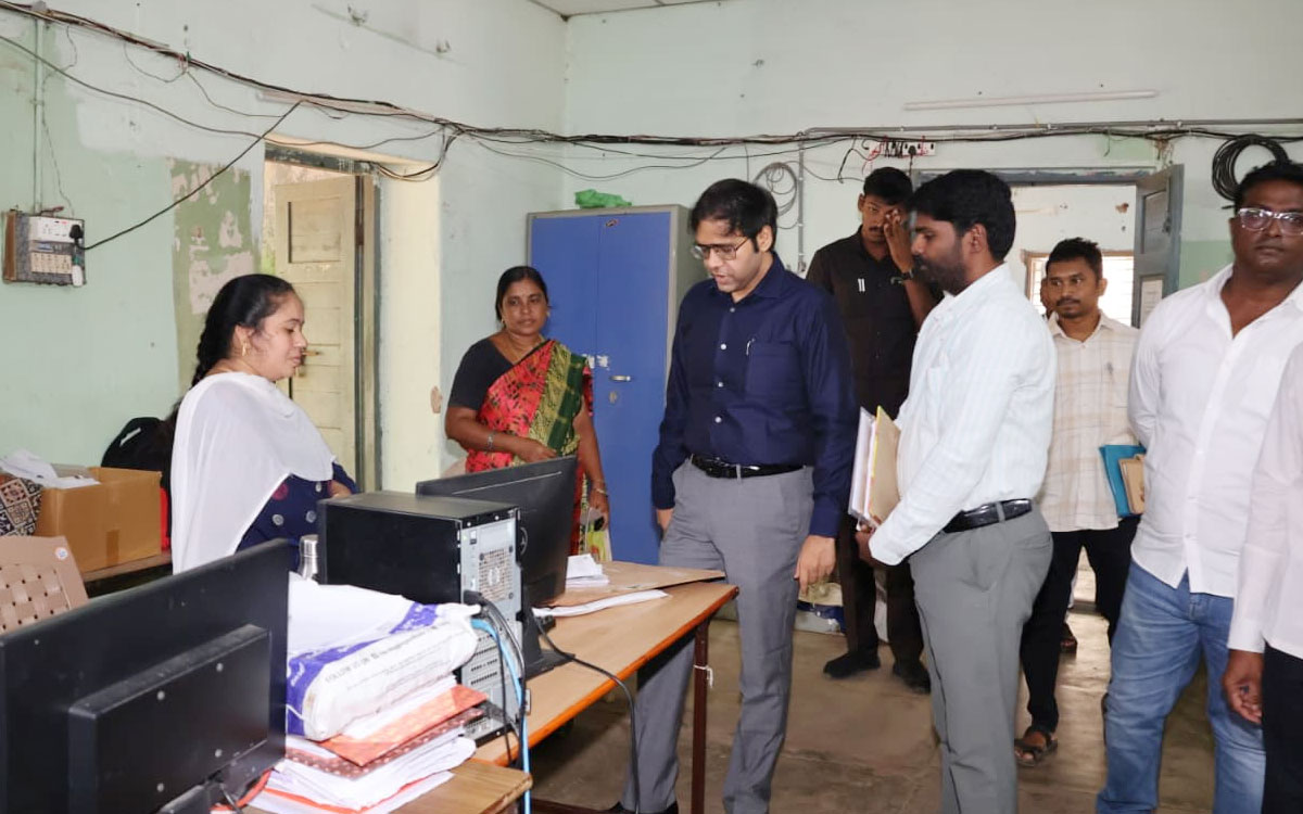 ఎస్‌ఐఆర్ ప్రక్రియను నిబంధనల ప్రకారం వేగవంతంగా పూర్తి చేయాలి : కలెక్టర్ అంకిత్