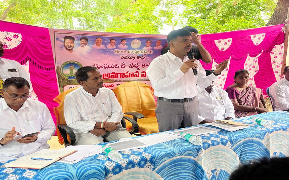 భూ సమస్యల పరిష్కారానికే రీ సర్వే : క‌లెక్ట‌ర్ చంద్ర‌శేఖ‌ర్‌