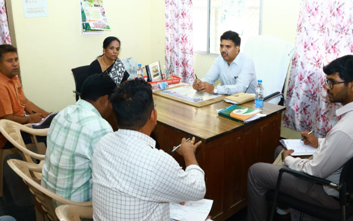 ‘రైతులు ఆరుతడి పంటలు వేసుకునేలా అవగాహన కల్పించాలి’