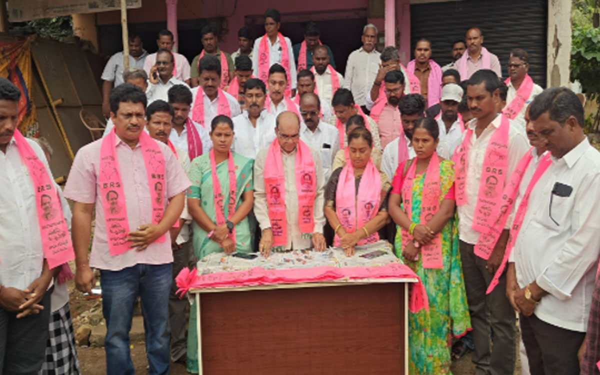 ద‌మ్మ‌పేట‌లో కేటీఆర్ జన్మదిన వేడుకలు.. పాల్గొన్న మాజీ ఎమ్మెల్యే మెచ్చా నాగేశ్వ‌ర‌రావు