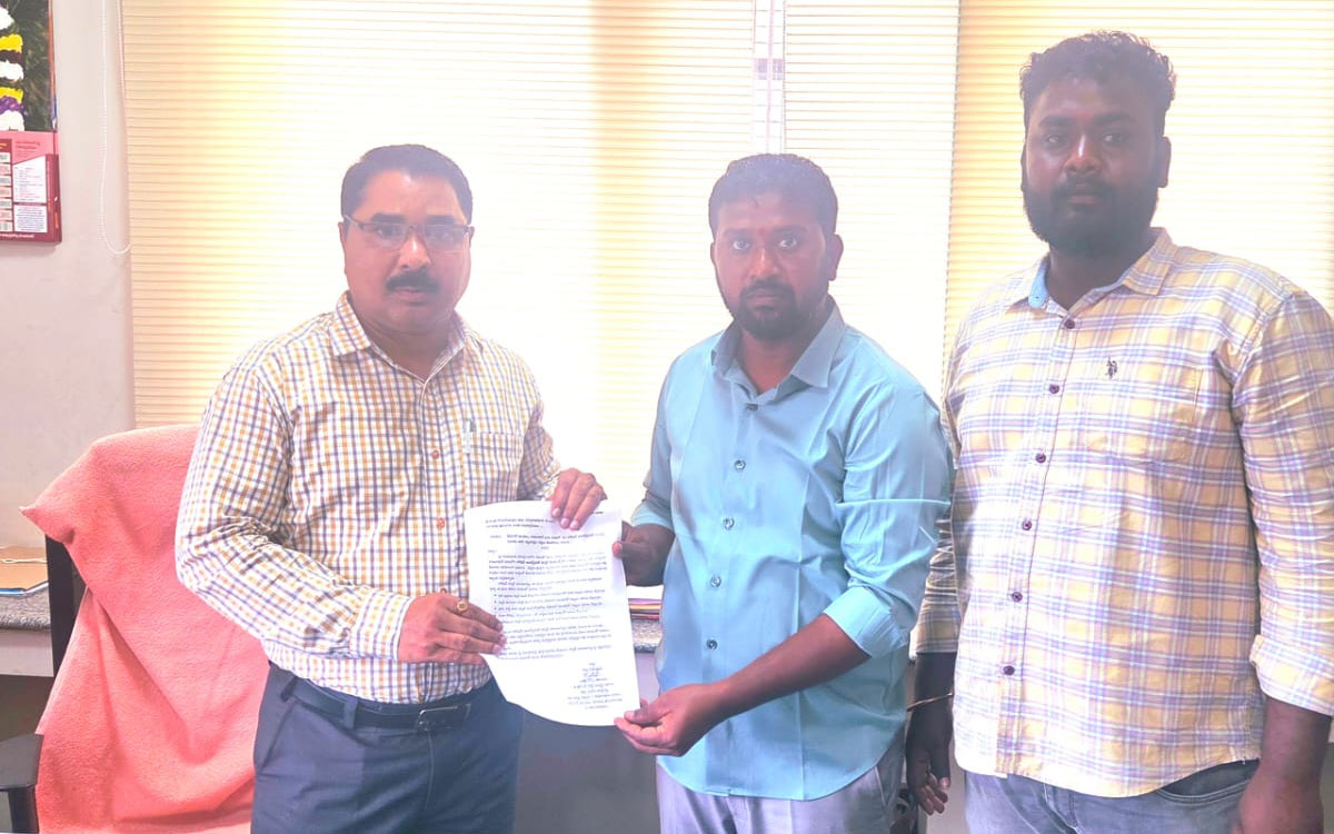 అధిక ఫీజుల వసూళ్లపై డీఈఓకు వినతి