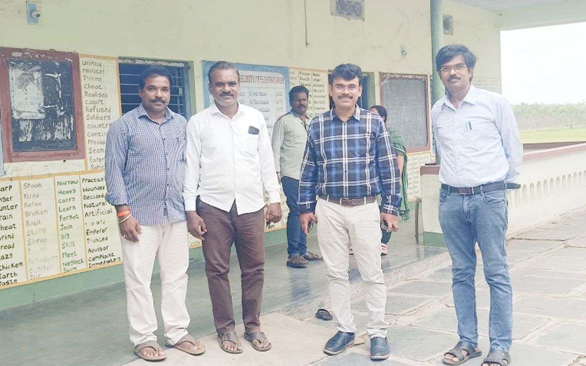 విద్యార్థుల‌ ప్ర‌వేశాలు పెంచి నాణ్య‌మైన విద్య అందించాలి : డీఈఓ స‌దానందం