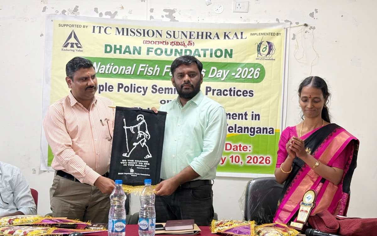 ఫార్మ్ పాండ్స్, సేంద్రీయ సాగు, ప్రత్యామ్నాయ పంటల‌పై రైతులకు అవగాహన