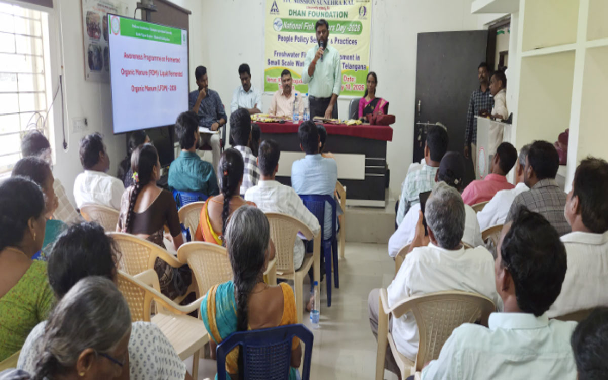 ఫార్మ్ పాండ్స్, సేంద్రీయ సాగు, ప్రత్యామ్నాయ పంటల‌పై రైతులకు అవగాహన