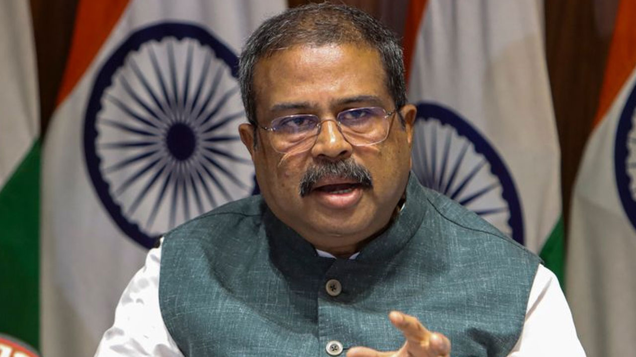 Dharmendra Pradhan: కేంద్ర విద్యాశాఖ మంత్రి ధ‌ర్మేంద్ర ప్ర‌ధాన్ రాజీనామా