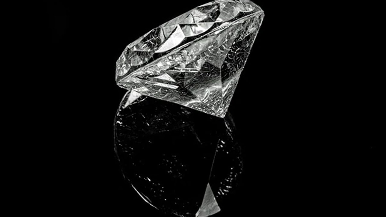 Diamond: నోటిలో పెట్టుకుని విలువైన వ‌జ్రం చోరీ.. సింగ‌పూర్‌లో ఇద్ద‌రు భార‌తీయుల‌కు జైలుశిక్ష‌