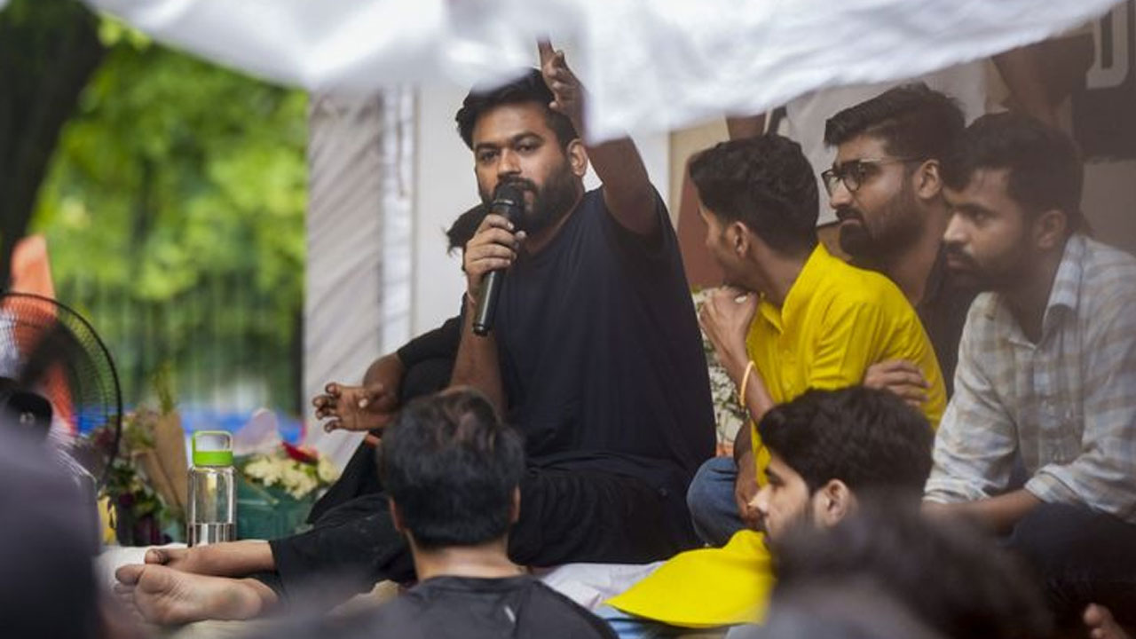 Abhijeet Dipke: ఆమ‌ర‌ణ దీక్ష విర‌మించిన అభిజీత్ దీప్కే
