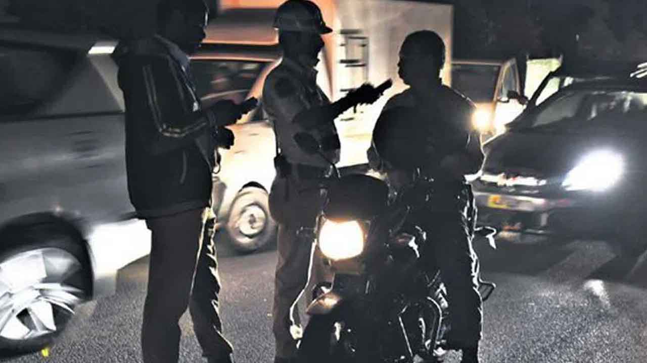 డ్రంక్‌ అండ్‌ డ్రైవ్‌లో 572 మంది పట్టివేత