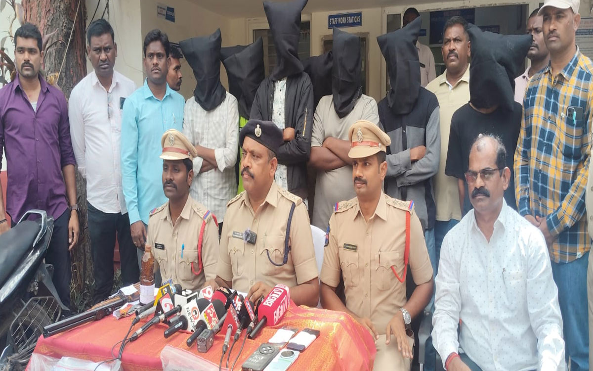 గంజాయి, వీడ్ ఆయిల్ స్మగ్లింగ్ ముఠా అరెస్ట్‌