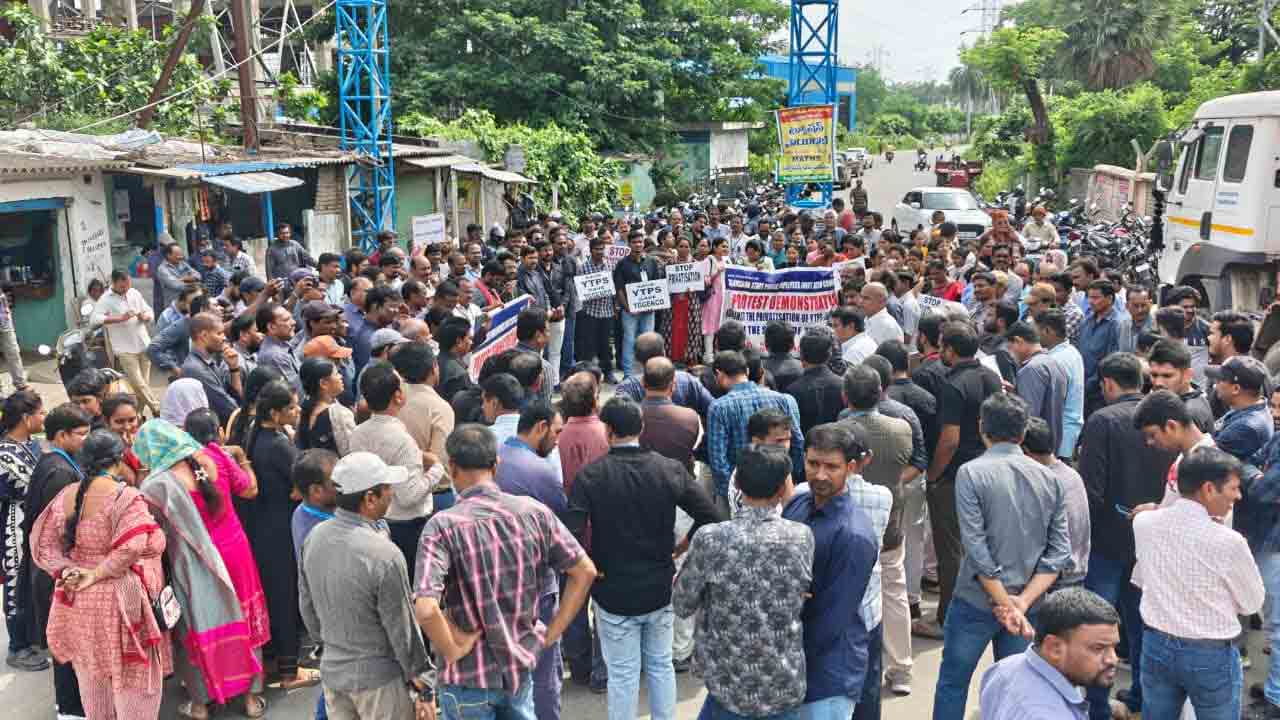 ప్రైవేటీకరణ టెండర్లు నిలిపివేయండి