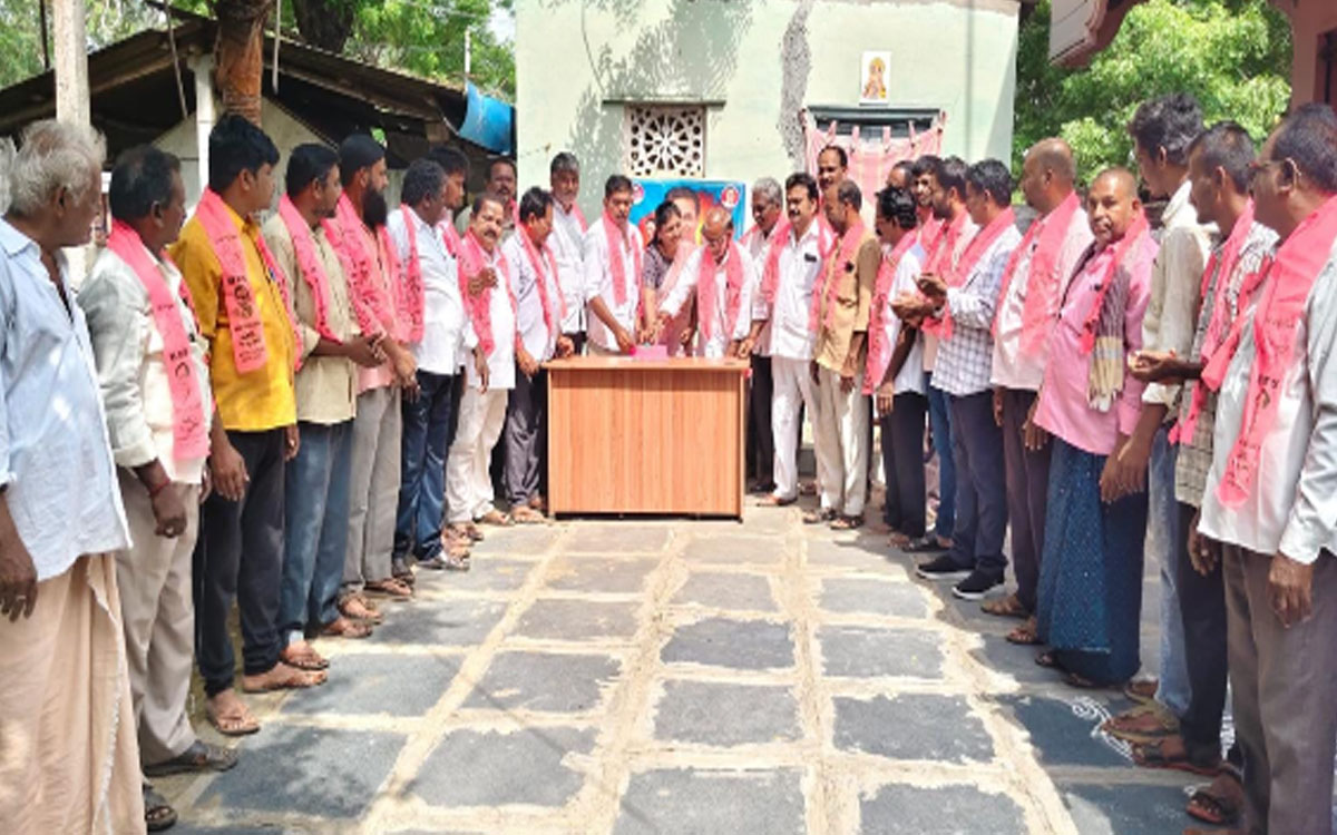 ఎర్రుపాలెంలో ఘనంగా కేటీఆర్ జన్మదిన వేడుకలు