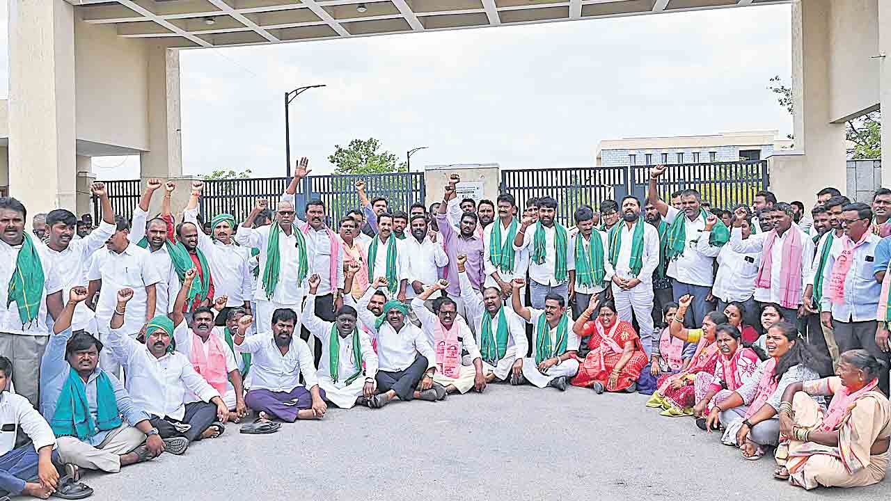 కన్నెపల్లికి మేమొచ్చేదాకా ఆగొద్దు.. ప్రభుత్వానికి సూర్యాపేట రైతుల అల్టిమేటం