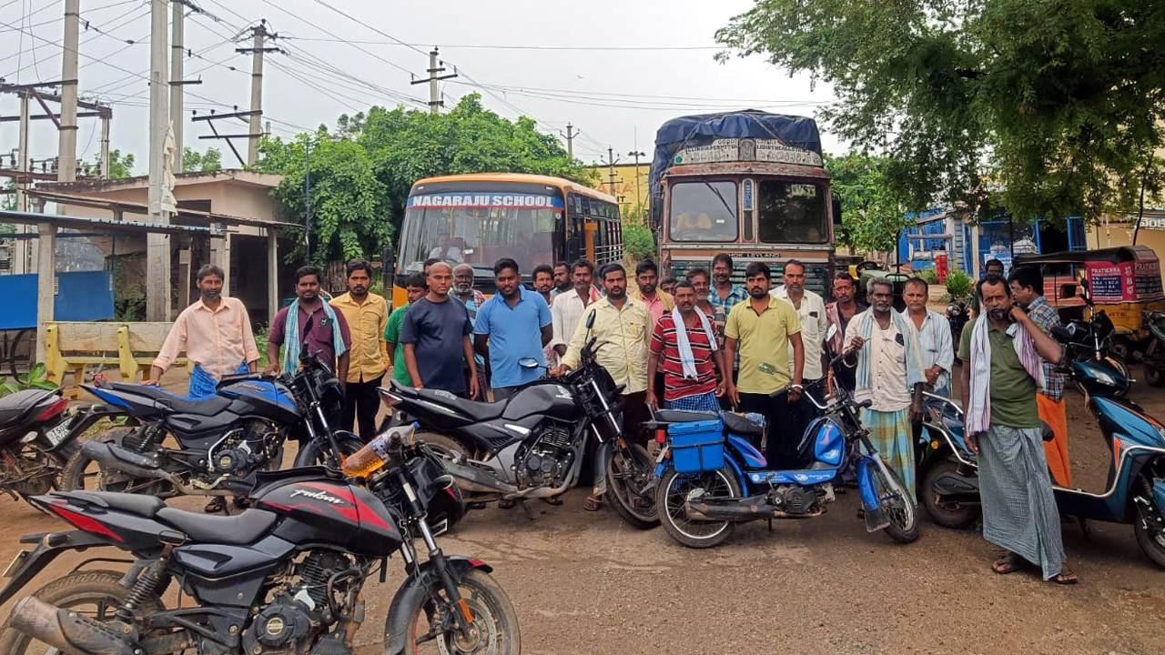 Nalgonda | కరెంటు కోతలపై రైతుల ఆగ్రహం.. రాస్తారోకో