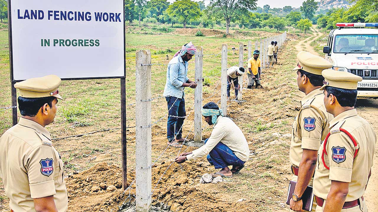 పోలీస్‌ పహారాలో ఫెన్సింగ్‌