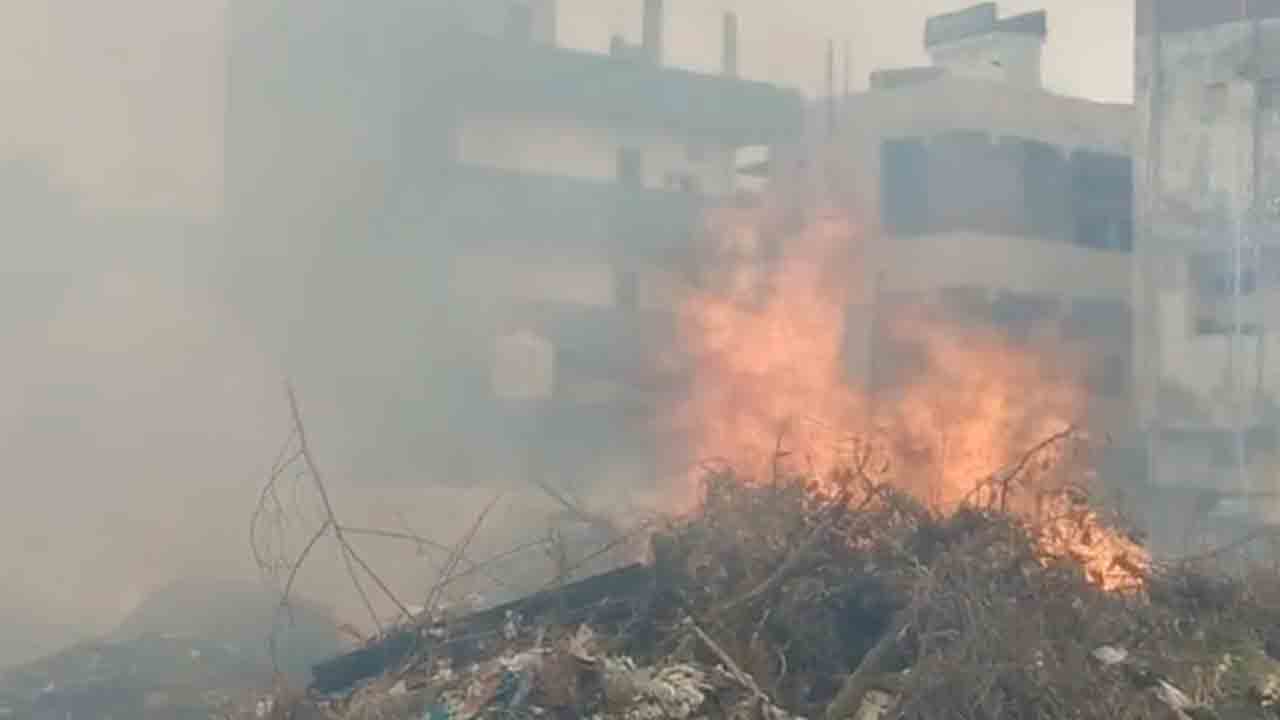 Fire accident | మున్సిపల్ వెహికిల్ షెడ్ ఆవరణలో అగ్ని ప్రమాదం : వీడియో