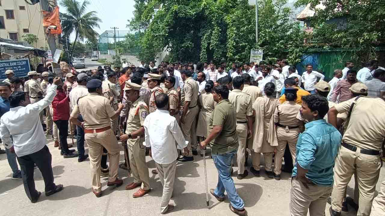 Hyderabad | కాంగ్రెస్ స్టేట్ యూత్ ప్రెసిడెంట్ శివ చరణ్ రెడ్డి ఇంటిపై దాడి : వీడియో