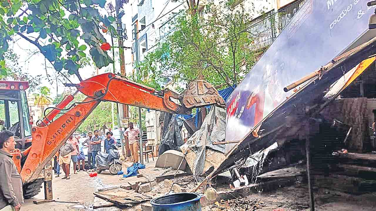 జీవనోపాధిపైకి బుల్డోజర్లు