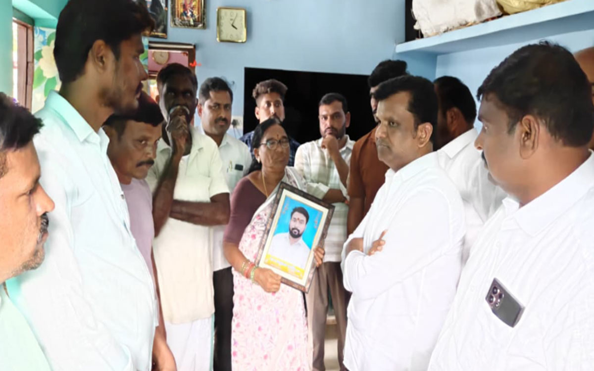 పలు కుటుంబాలకు మాజీ ఎమ్మెల్యే గాదరి కిశోర్‌కుమార్ ప‌రామ‌ర్శ‌